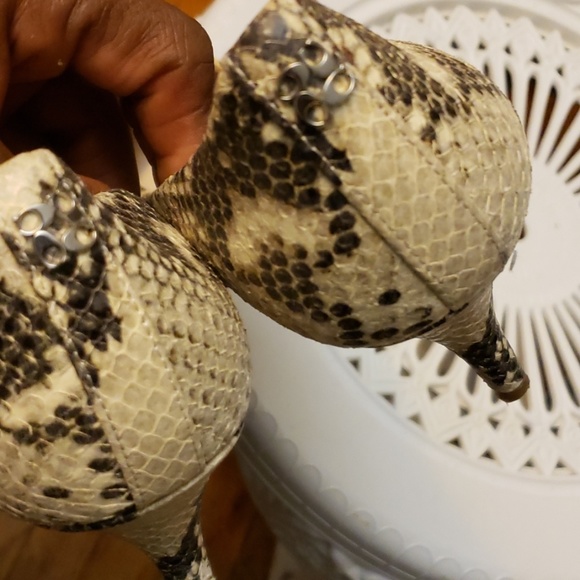 Coach Chelsey Printed Python Pumps Size 10B - Picture 8 of 8